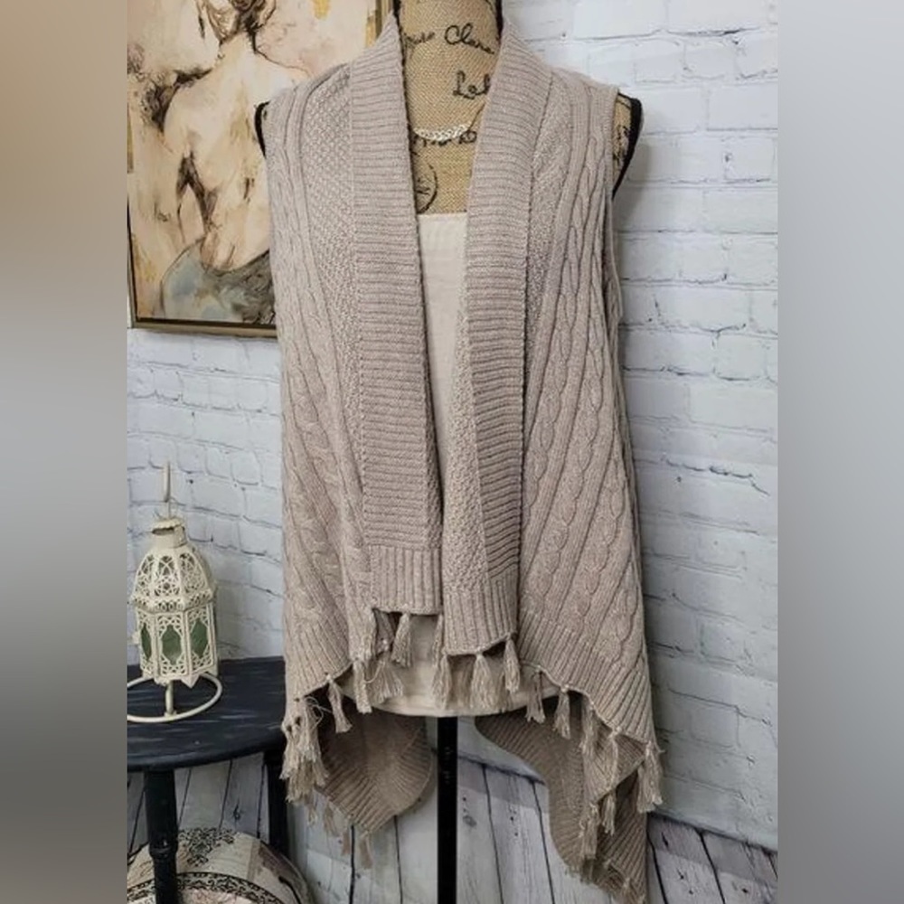 Matilda Jane Size XS Tan Mind's Eye Cable Knit Tassel Open Front Sweater Vest
